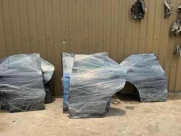 барои сафед кардани руй: Chevrolet Equinox avtomobilinin qapısı. Ağ rəngdədir və avtomobilin — 4