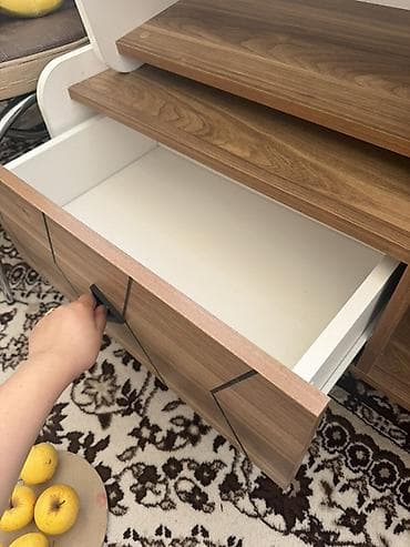 240 kabel: Düz TV altlığı, Polkalı, Laminat — 6