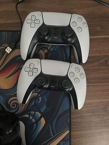 Elektronika: Tertemiz PlayStation 5 slim 2 pult ve standı ile 8 aydırki mendedir — 2