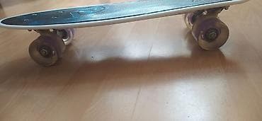 CD, DVD disklər və kassetlər: 4 tekerli skeytbord goy rengdedir ustunde seklet sekli var 4 tekerli — 2