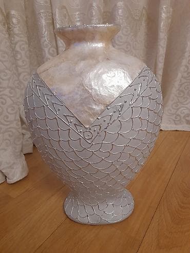 kusen gul: Bir vaza, Keramika — 1