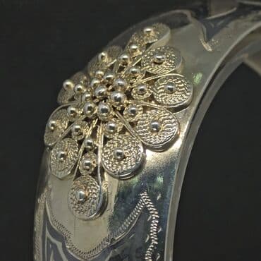 gumuş əşyaları: Dəstə daxildir: Bilərzik, Gümüş — 6