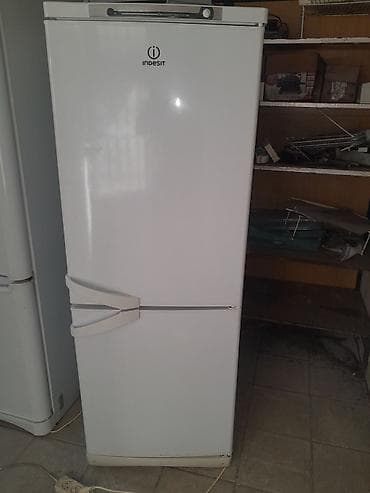 Soyuducular: İşlənmiş 2 qapılı Indesit Soyuducu Satılır, rəng - Ağ, Təkərli — 1