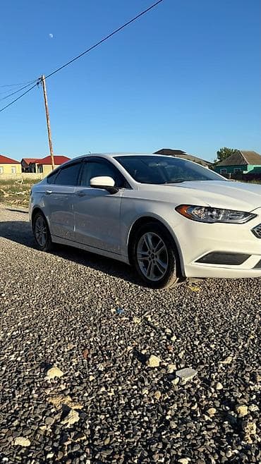ford focus rs: Ford Fusion (ağ rəng, sedan) Texniki və əsas xüsusiyyətlər: - Benzin — 1