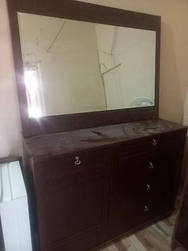 Salam sekilde gorduyunuz kamod taxt kravat ve balaca svirmeli skaf — 2