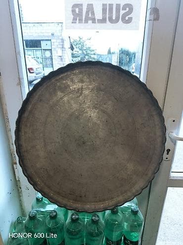 stekan olcusu: Böyük ölçülü dairəvi mis/bakır sinı. - Material: qalın metal (ənənəvi — 1