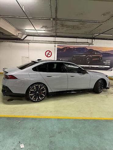 benzin ceni: BMW 520: 2 l | 2024 il Sedan — 4