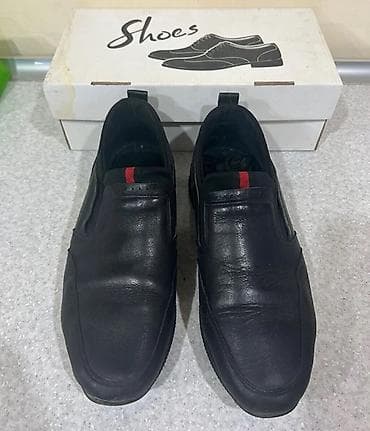 - Kişi üçün klassik slip-on ayaqqabı - Rəng: qara - Material: dəri üst