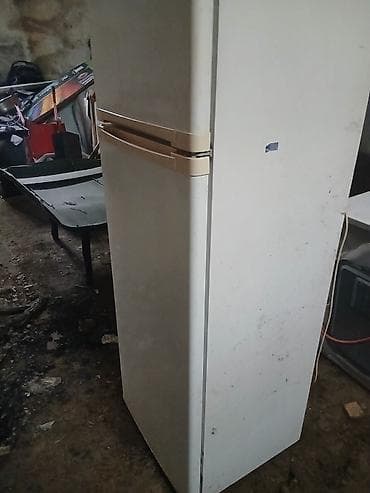 hitman 2: İki qapılı məişət soyuducusu - Üst hissədə dondurucu bölmə, alt — 1