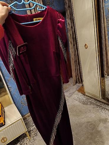 Qırmızı-bənövşəyi (şərab rəngi) məxmər uzun don. - Model: qolsuz