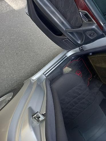 Mercedes-Benz E-Class: 2 l | 1997 il Sedan — 7