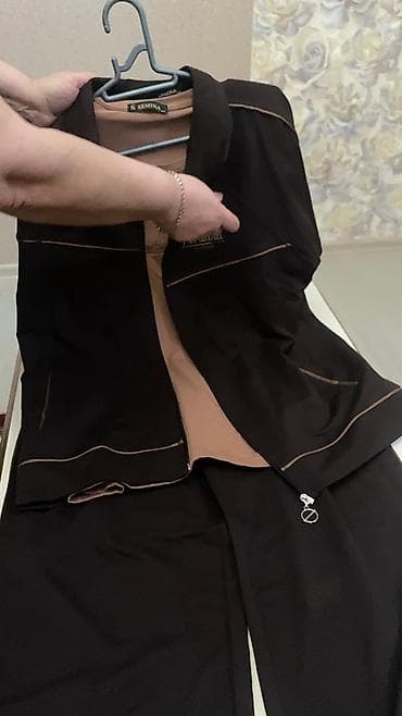 Qadın üçlü dəst – S Semina brendi Tərkib: - Yüngül jaket: qısa — 2
