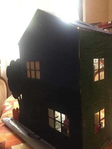 Oyuncaq ev( barbie evi, lol evi, gəlinciklərlə) birlikdə satılır. Əla