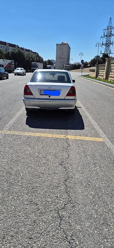 Mercedes-Benz C 230: 2.2 l | 1995 il Sedan — 5
