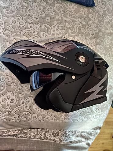 zapi satilir 100 manata: Yaşıl zolaqlı120 AZN Qara mat 70 AZN Motosiklet kask Ünvan Yasamal — 2