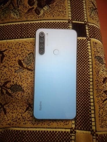 Redmi smartfon - Rəng: açıq mavi gradient arxa panel - Arxa kamera