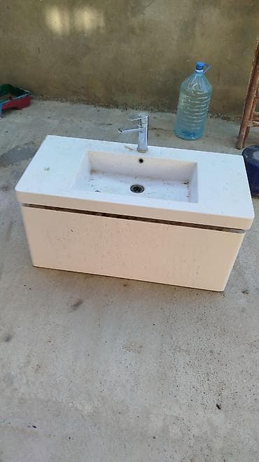 asma tavan: Ağ rəngli hamam üçün asma tipli piyedestal-lavabo dəsti — 1