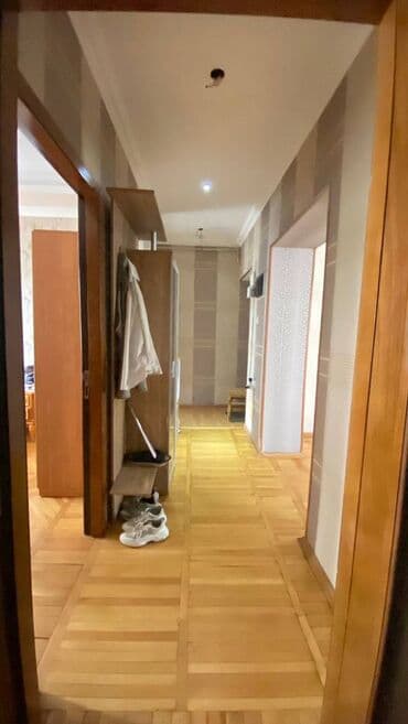 4 mikrorayonda satilan menziller: Bakı, 4 otaqlı, Köhnə tikili, 110 kv. m — 4