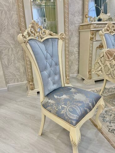 Taburetlər: 8 eded stol satılır tezedı ela vezıyyetde bır ededı 170 — 2