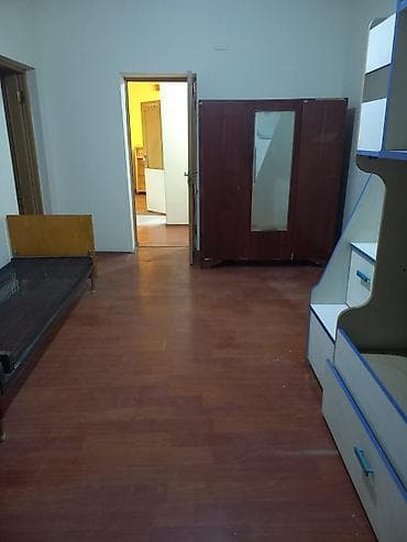 Geniş və işıqlı 3 otaqlı mənzil icarəyə təqdim olunur. Yüksək tavanlı — 3