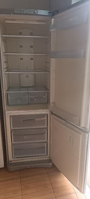 2 qapılı Indesit Soyuducu Satılır, rəng - Gümüşü — 2