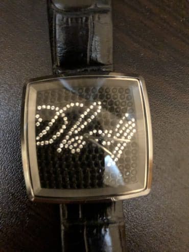 электронные часы: Часы DKNY в хорошем состоянии — 1