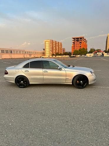 mercedes stopu: Mercedes-Benz E-Class: 2.2 l | 2002 il Sedan — 5