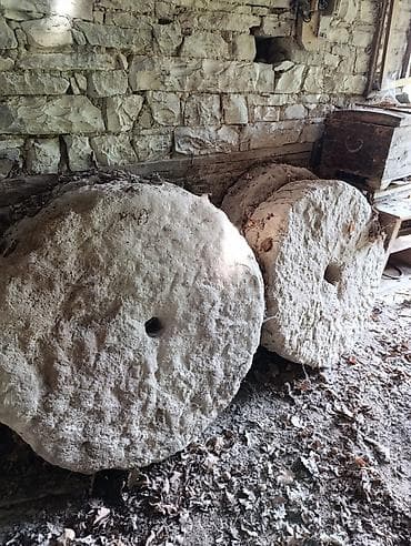 kreditle drel: Məhsul: Təbii daş dəyirman daşları (çəkiclə yonulmuş, mərkəzində ox — 2