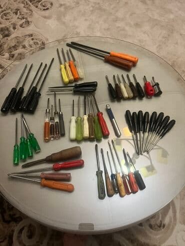 Döşəmə: Müxtəlif növ və ölçülərdə dəstəklər və başlıqlar olan tornavidalar — 1