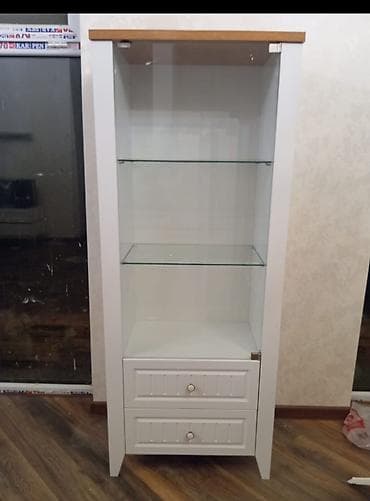 Şüşəli dolab vitrini