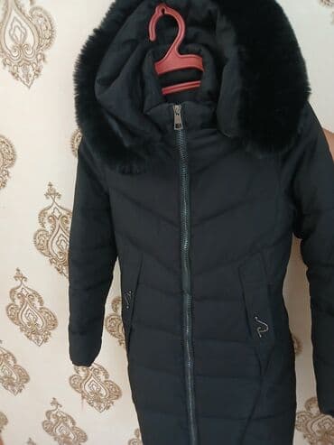 женские зимние спортивные куртки: Qadın üçün qara rəngli qışlıq paltok/park. - Dizə qədər uzunluq — 1
