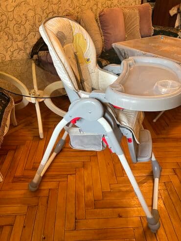 qidalandırmaq üçün uşaq stul yelləncək: Uşaq üçün yemək masası. Çox az istifadə olunub. Uşaq orda oturmağı — 2