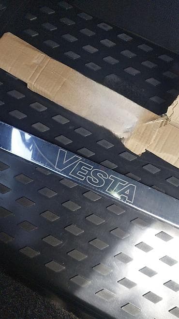 LADA Vesta üçün paslanmayan yan ayaqalti xromlari .4 ədəd yenidir. -