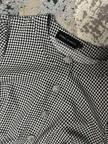 Isabel Garcia markalı qadın paltarı - Dizayn: Xırda qara-ağ lalafo.az -da Isabel Garcia markalı qadın paltarı - Dizayn: Xırda qara-ağ