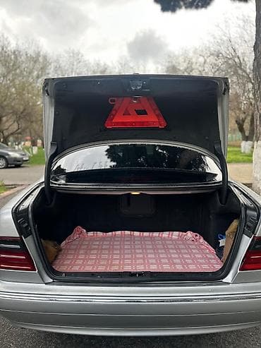 ford transit 5 1: Mercedes-Benz E-Class: 2.2 l | 1999 il Sedan — 6