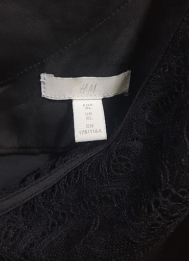 en ucuz iphone x: H&M qadın topu - Rəng: qara - Model: krujeva detallı V-yaxa — 2