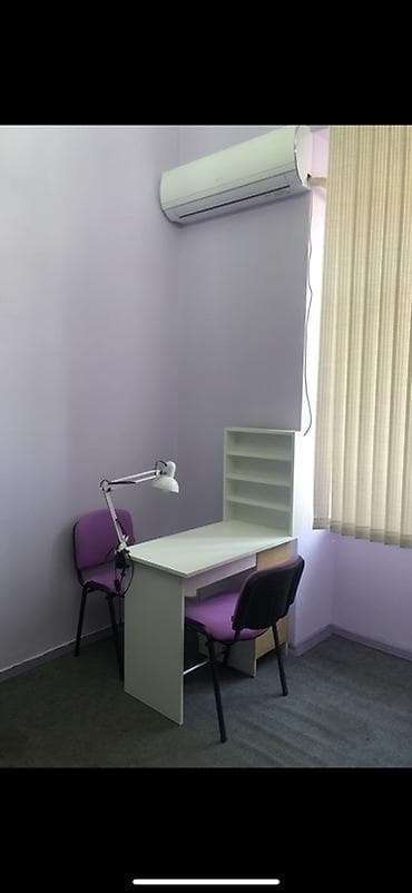 2el mebeler: Ofis üçün kiçik iş guşəsi dəsti - Yazı masası: Ağ rəngdə, kompakt — 1