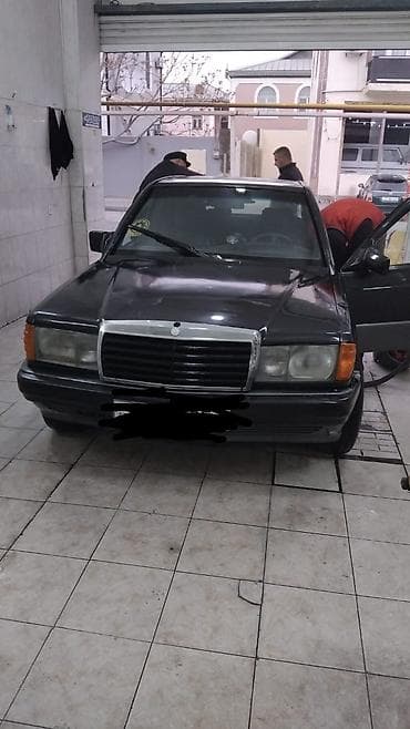 Mercedes-Benz 190 (W201) sedan - Kuzov: klassik 4 qapılı sedan, qara — 1