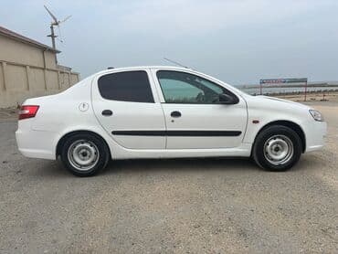 фольксваген поло новый кузов: Ağ rəngli sedan avtomobil Xüsusiyyətlər: - Kuzov: 4 qapılı sedan, ağ — 6