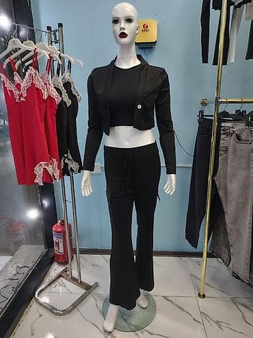 isbartivni desdleri: Qadın üçlü dəst – qara rəng - Üst: qısa, uzunqol, yaxalı mini-jaket; — 3