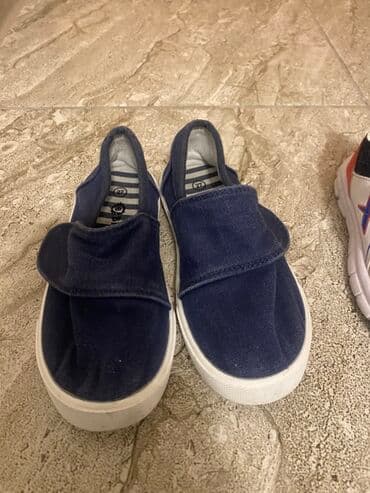 Toy paltarları və aksesuarları: Детская обувь Размер 28 каждая за 10 ман. Могу привести на — 1