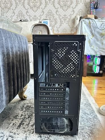 klarnet mikrofonu: Selay markalı PC korpusu - Format: Mid-tower - Ön panel: Parlaq qara — 5