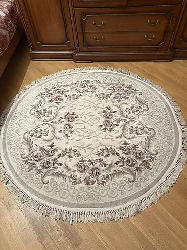 xalca tuklu: Dairəvi xalça - Forma: dairəvi, klassik üslub - Rəng palitrası: açıq — 1