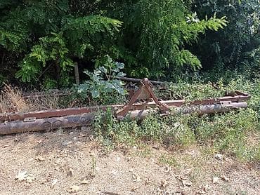 Traktor üçün qoşulan torpaq hamarlayıcı val təqdim olunur. Kənd — 1