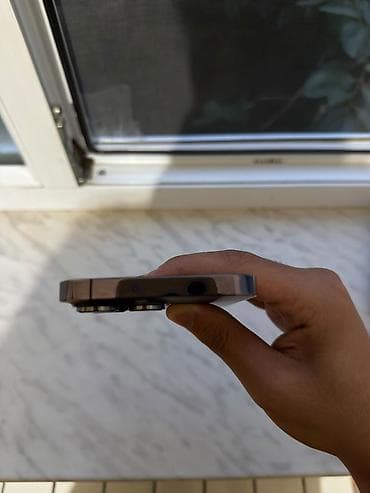 data modem sim card: IPhone 14 Pro, Qara, Face ID — 9