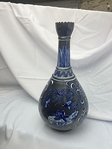 budda: Bir vaza, Keramika — 2