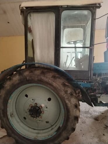 reduktor sürətlər qutusu: Mavi rəngli kabinalı təkərli traktor - Güclü dizel mühərrik (şəkildə — 9