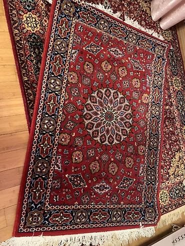 iran xalcası: Eni 1metr uzunu 1.50. Temiz kecmis İran xalcasidi. 40 azn satilir — 2