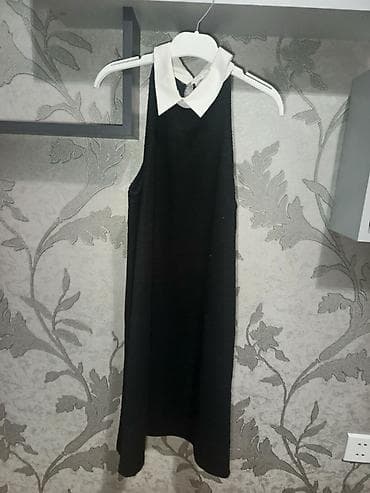 duz donlar: Qara rəngli, dizaltı uzunluqda zərif paltar. Model: qoltuqsuz, düz — 2