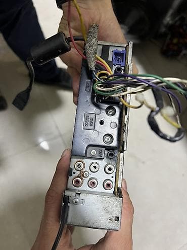 Pioneer DEH-P7150UB avtomobil maqnitofonu Xüsusiyyətlər: - Ön paneldə